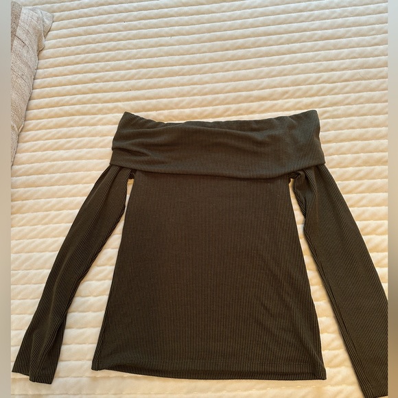 Off the shoulder shirt size small. Olive and black stripes. - Picture 2 of 4
